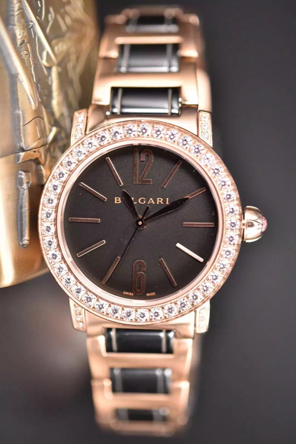 ブルガリ時計正面デザイン